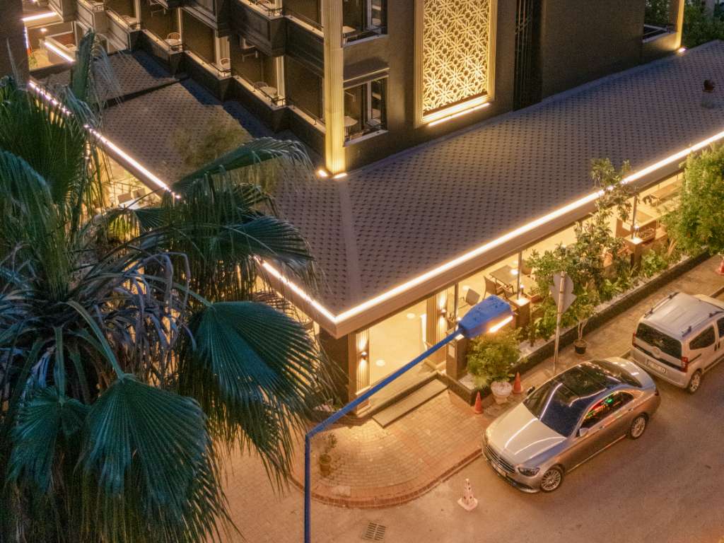Gaden uden for hotellet
