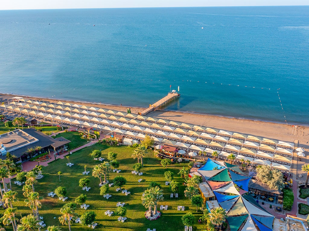 Stranden foran hotellet