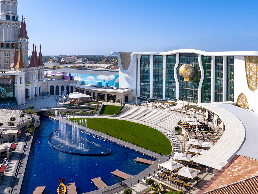 Hotelområdet med fontæne med vand- og lysshow