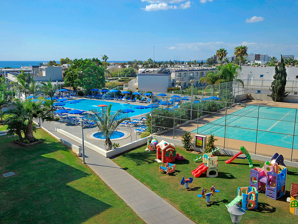 Poolområdet og legepladsen