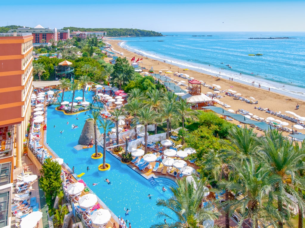 Aktivitetspoolen og stranden