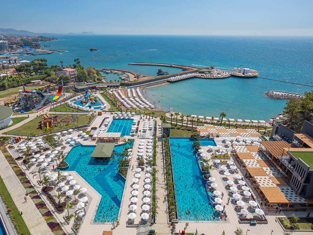 Poolområdet og stranden