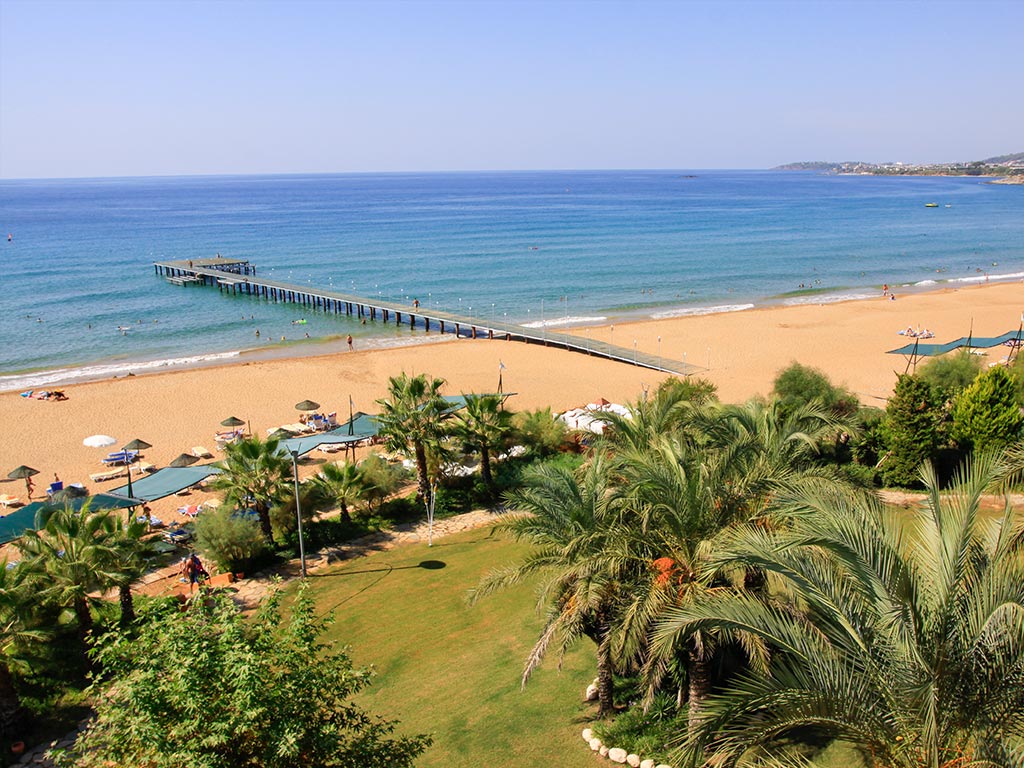 Strandene foran hotellet